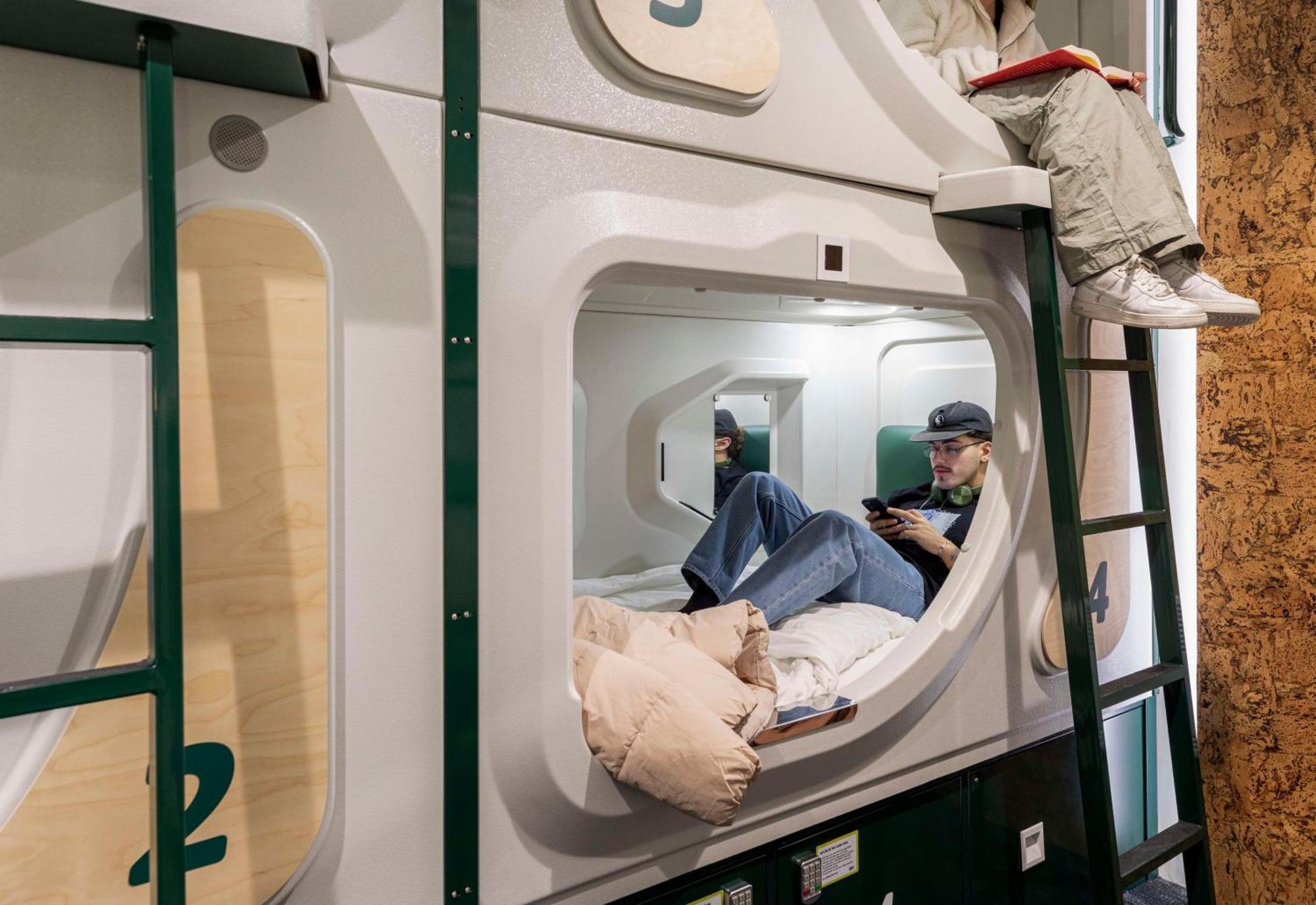 朱熹斯努泽皇后镇酒店 外观 照片 Capsule hotel in Osaka, Japan