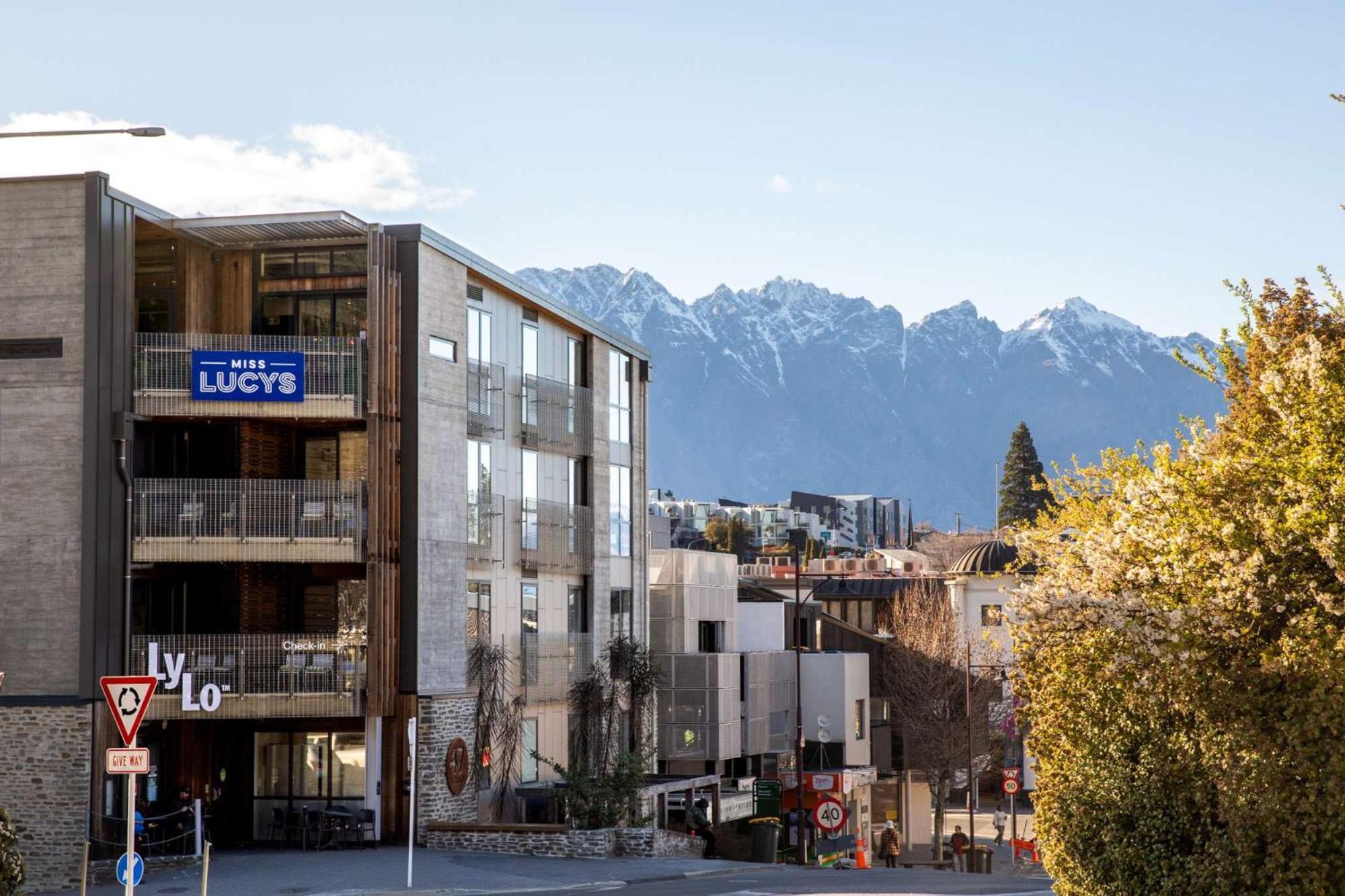 朱熹斯努泽皇后镇酒店 外观 照片 The Southern Alps from the centre of Queenstown